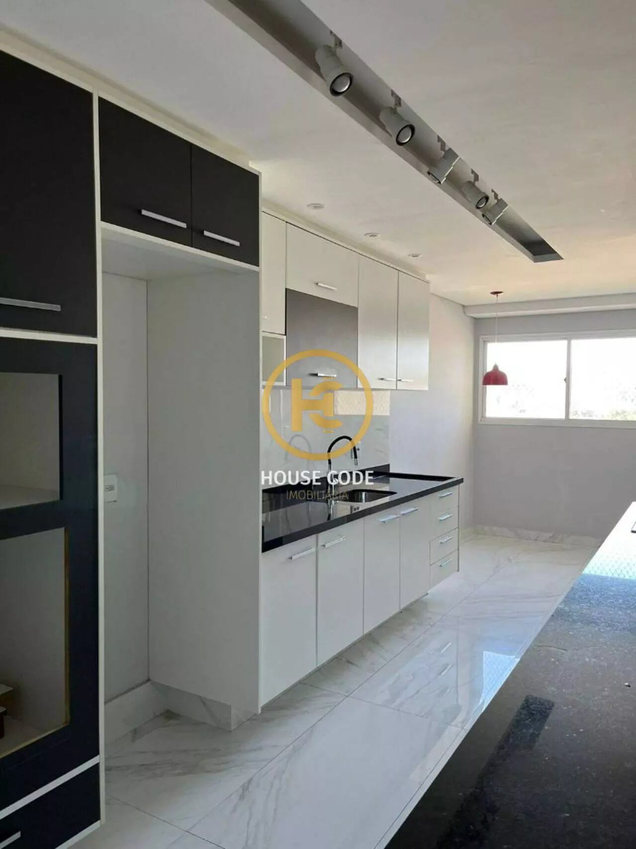 Apartamento em Alphaville Industrial, Barueri, com 165 m², 3 suítes, ambientes amplos, planejados e 3 vagas de garagem.