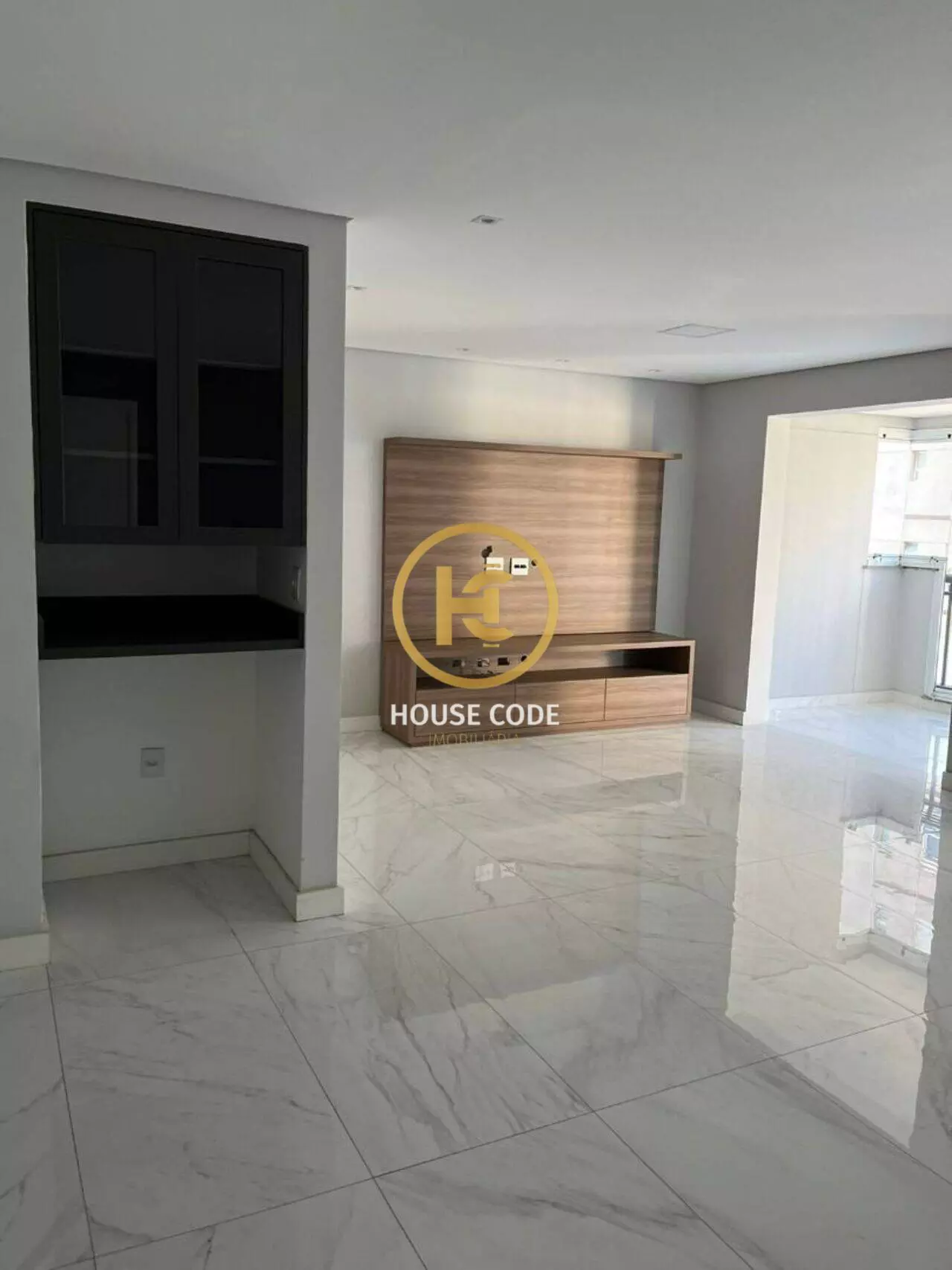 Apartamento em Alphaville Industrial, Barueri, com 165 m², 3 suítes, ambientes amplos, planejados e 3 vagas de garagem.