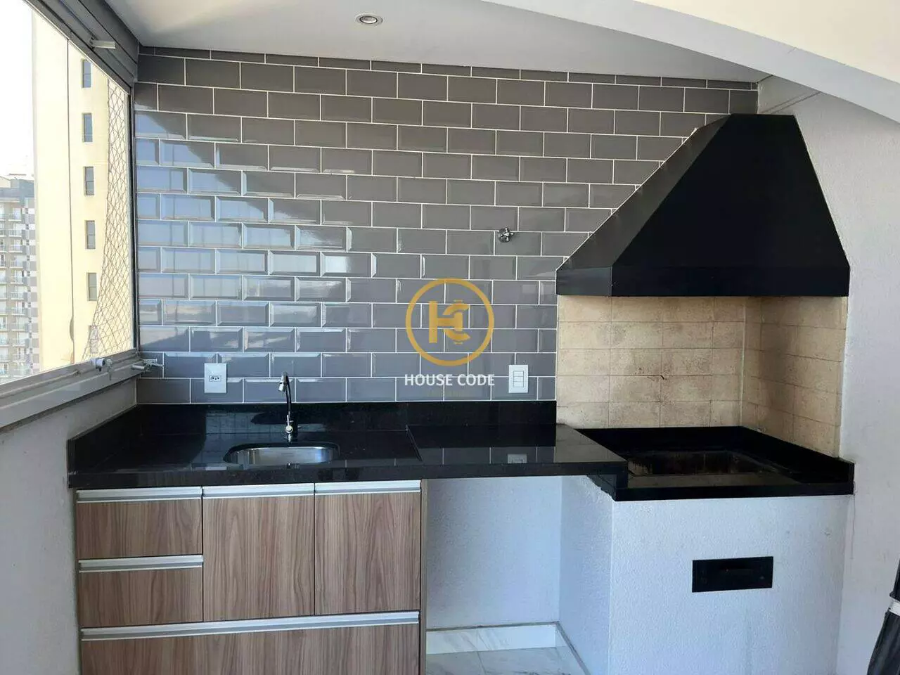 Apartamento em Alphaville Industrial, Barueri, com 165 m², 3 suítes, ambientes amplos, planejados e 3 vagas de garagem.