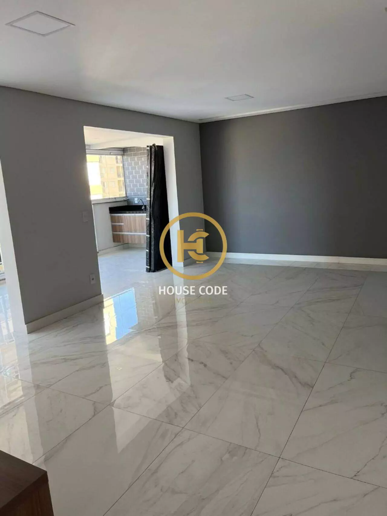 Apartamento em Alphaville Industrial, Barueri, com 165 m², 3 suítes, ambientes amplos, planejados e 3 vagas de garagem.