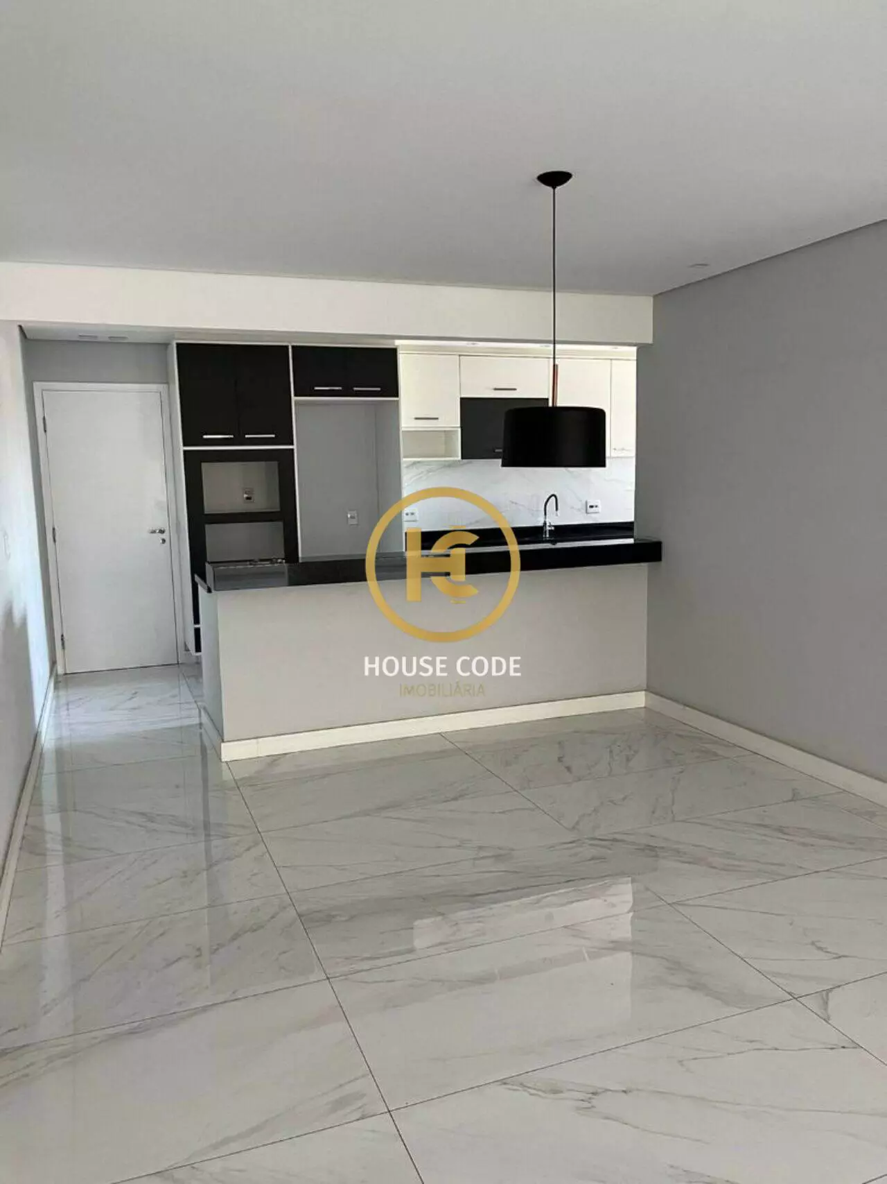 Apartamento em Alphaville Industrial, Barueri, com 165 m², 3 suítes, ambientes amplos, planejados e 3 vagas de garagem.