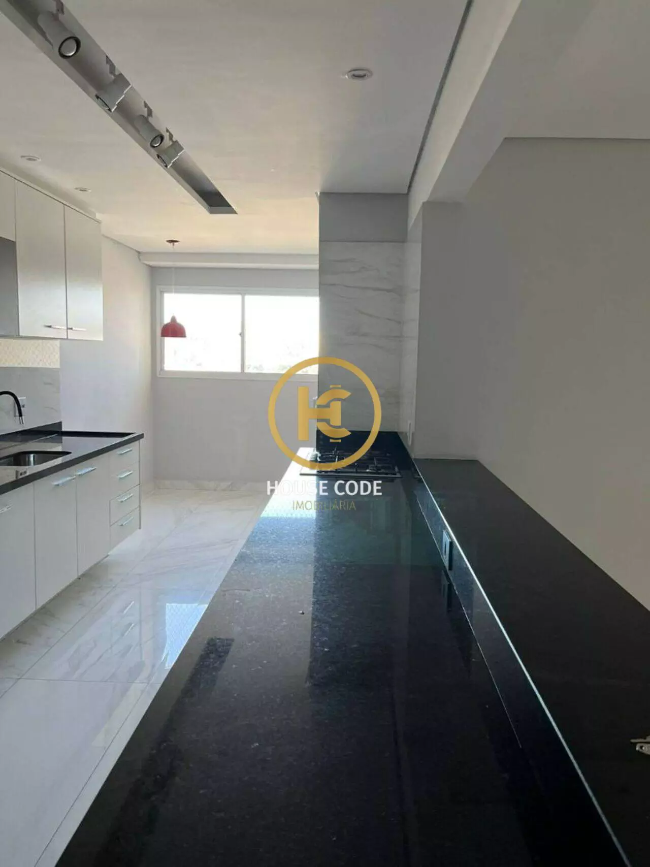 Apartamento em Alphaville Industrial, Barueri, com 165 m², 3 suítes, ambientes amplos, planejados e 3 vagas de garagem.