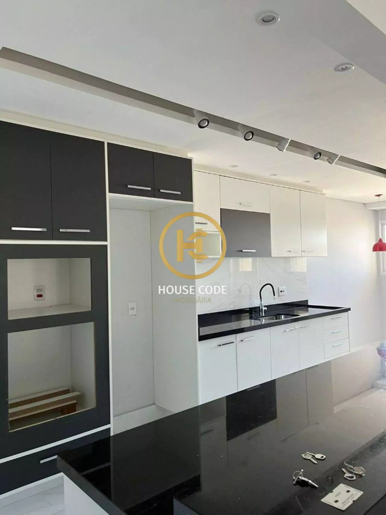 Apartamento em Alphaville Industrial, Barueri, com 165 m², 3 suítes, ambientes amplos, planejados e 3 vagas de garagem.