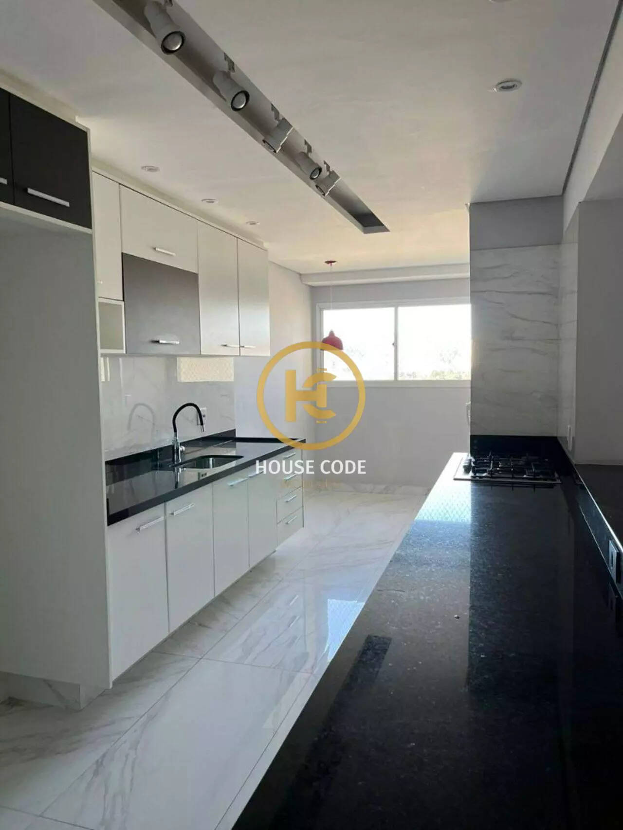 Apartamento em Alphaville Industrial, Barueri, com 165 m², 3 suítes, ambientes amplos, planejados e 3 vagas de garagem.