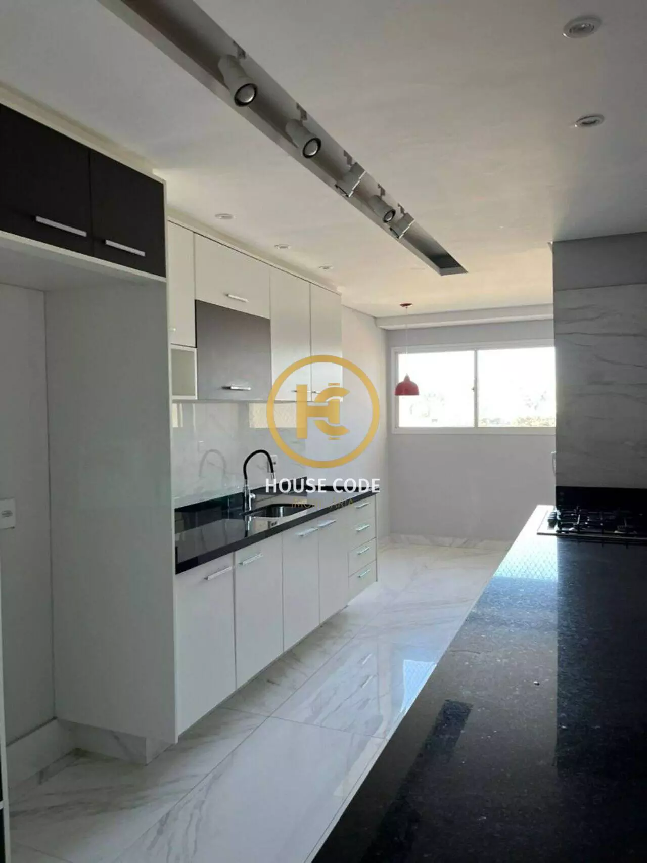 Apartamento em Alphaville Industrial, Barueri, com 165 m², 3 suítes, ambientes amplos, planejados e 3 vagas de garagem.