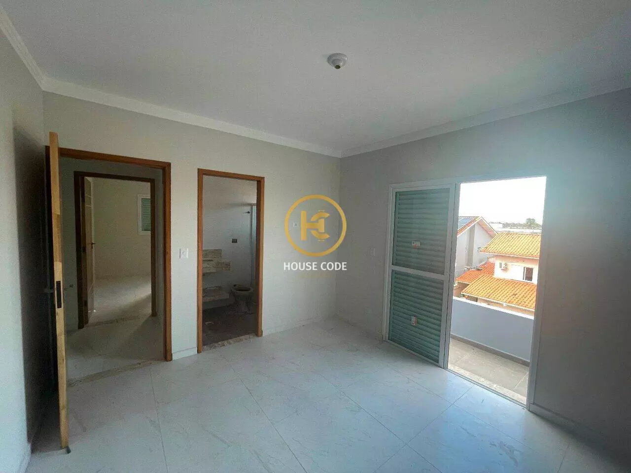 Apartamento na Balneário Stella Maris com 98 m², suíte, varanda, condomínio com piscina e a 500 metros da praia.