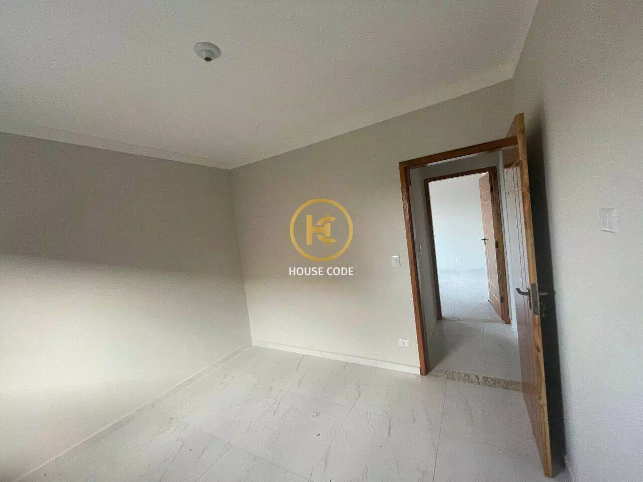 Apartamento na Balneário Stella Maris com 98 m², suíte, varanda, condomínio com piscina e a 500 metros da praia.