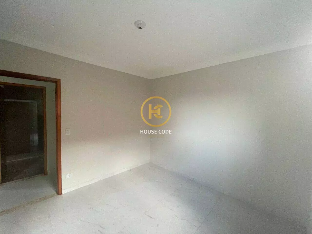 Apartamento na Balneário Stella Maris com 98 m², suíte, varanda, condomínio com piscina e a 500 metros da praia.