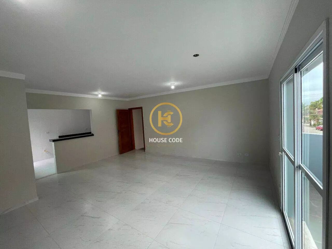 Apartamento na Balneário Stella Maris com 98 m², suíte, varanda, condomínio com piscina e a 500 metros da praia.