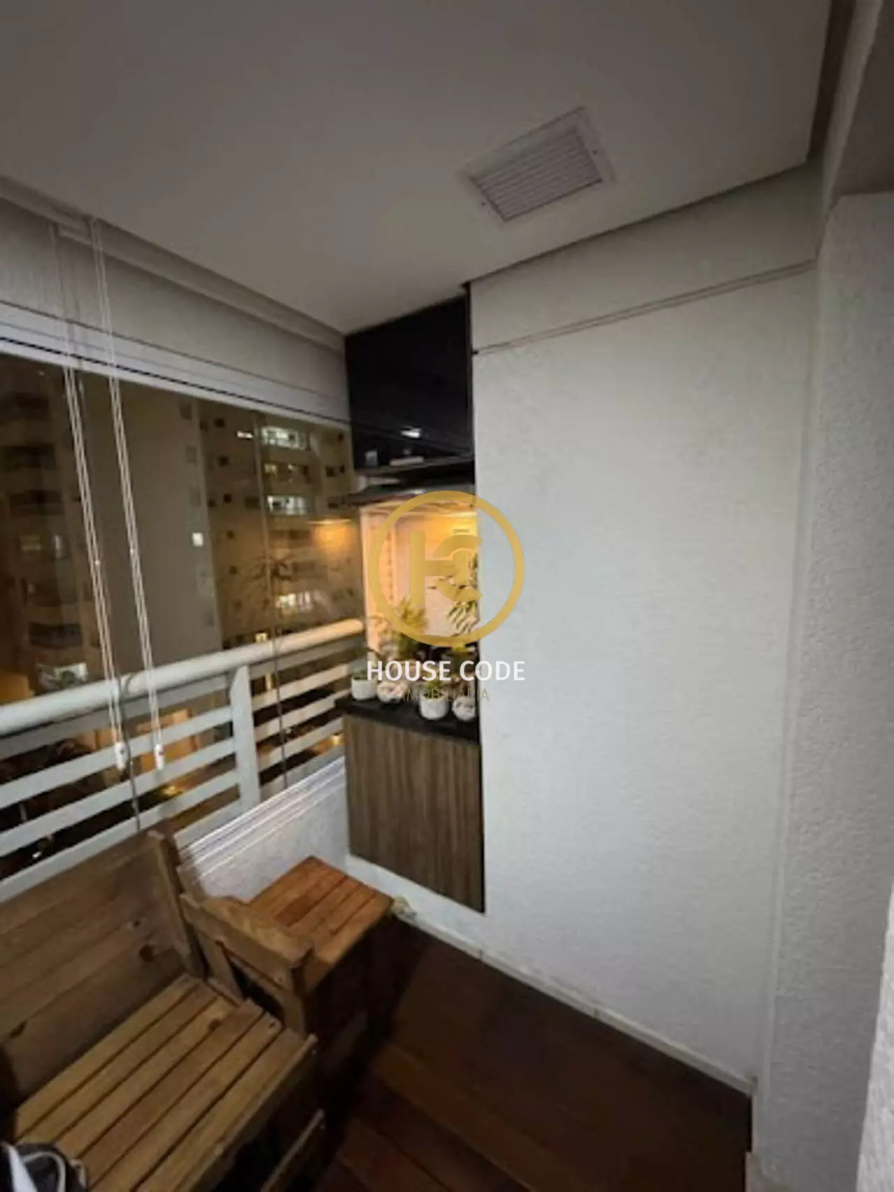Apartamento no Centro de Osasco, com 67 m², 2 dormitórios, suíte, varanda integrada com vidro e lazer completo.