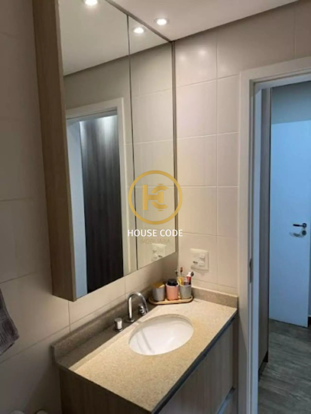 Apartamento no Centro de Osasco, com 67 m², 2 dormitórios, suíte, varanda integrada com vidro e lazer completo.