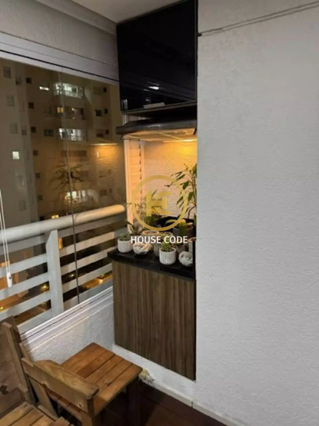 Apartamento no Centro de Osasco, com 67 m², 2 dormitórios, suíte, varanda integrada com vidro e lazer completo.