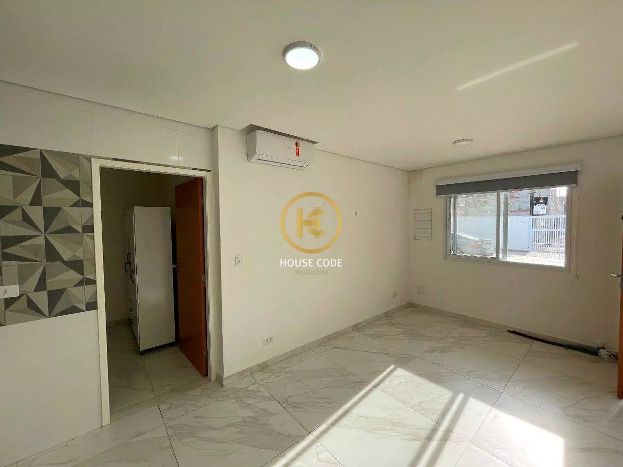 Apartamento Centro PeruíbeSão Paulo AP0461 16 Apartamento no Centro de Peruíbe, a 50 metros da praia, com 45 m², 1 dormitório, ar-condicionado e condomínio com piscina.