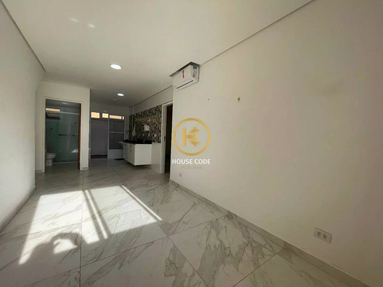 Apartamento Centro PeruíbeSão Paulo AP0461 18 Apartamento no Centro de Peruíbe, a 50 metros da praia, com 45 m², 1 dormitório, ar-condicionado e condomínio com piscina.