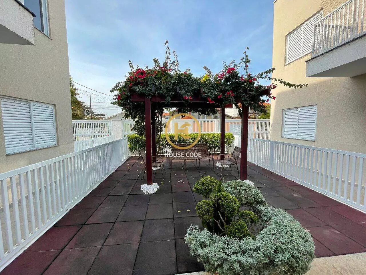 Apartamento Centro PeruíbeSão Paulo AP0461 21 Apartamento no Centro de Peruíbe, a 50 metros da praia, com 45 m², 1 dormitório, ar-condicionado e condomínio com piscina.