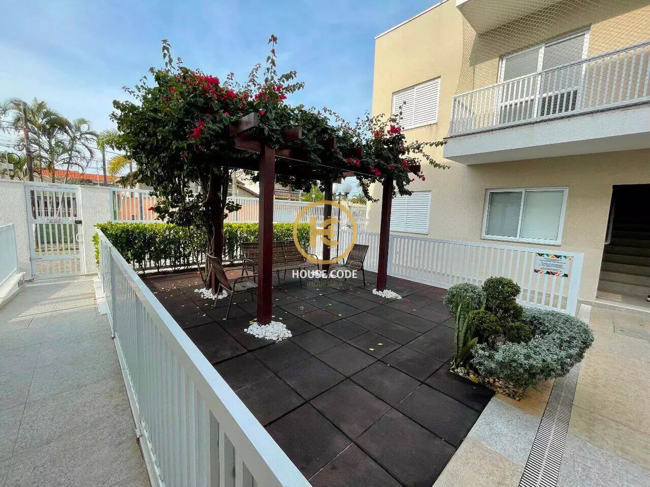 Apartamento Centro PeruíbeSão Paulo AP0461 22 Apartamento no Centro de Peruíbe, a 50 metros da praia, com 45 m², 1 dormitório, ar-condicionado e condomínio com piscina.