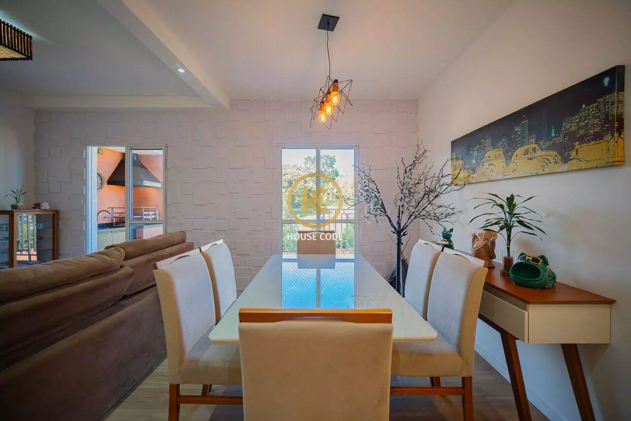 Apartamento na Chácara Pavoeiro, em Cotia, com 89 m², suíte, varanda gourmet com churrasqueira e condomínio completo.