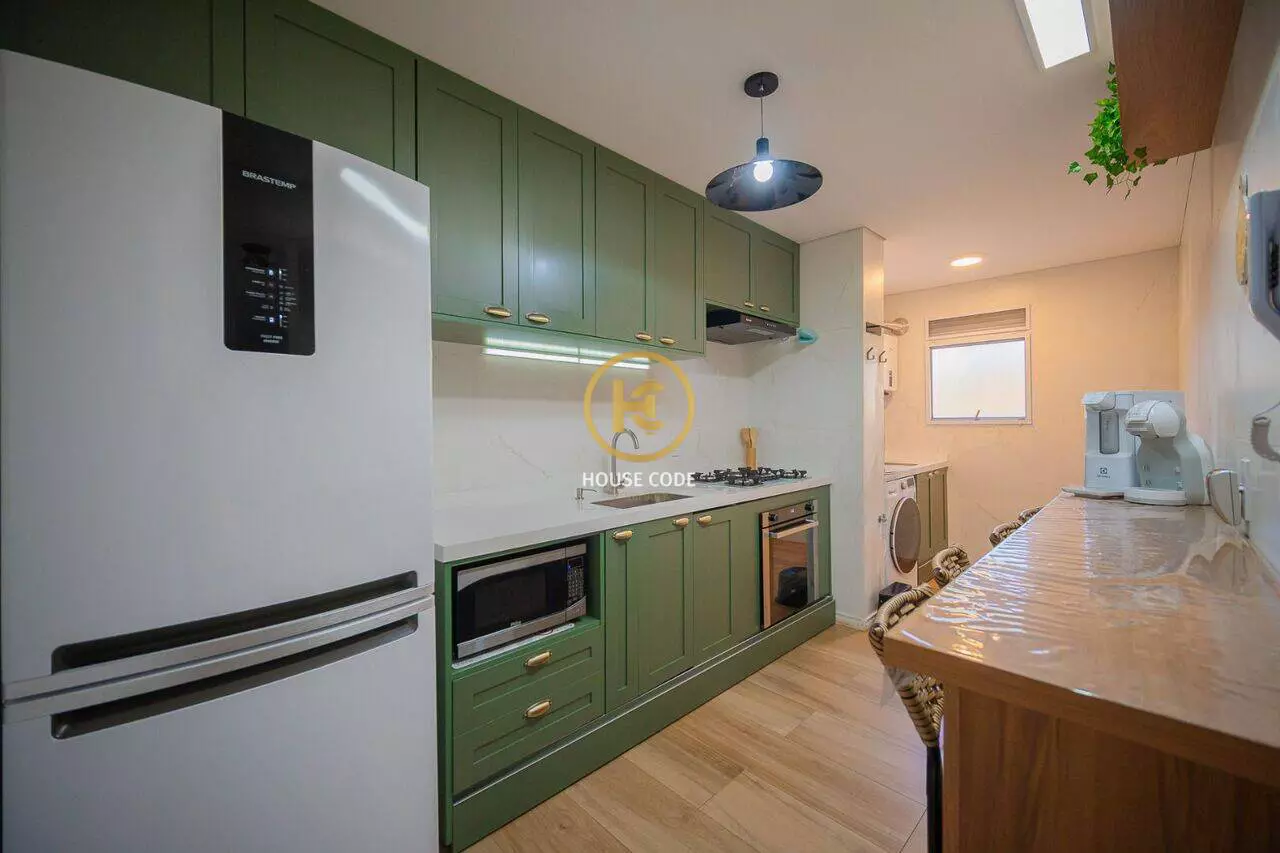 Apartamento na Chácara Pavoeiro, em Cotia, com 89 m², suíte, varanda gourmet com churrasqueira e condomínio completo.