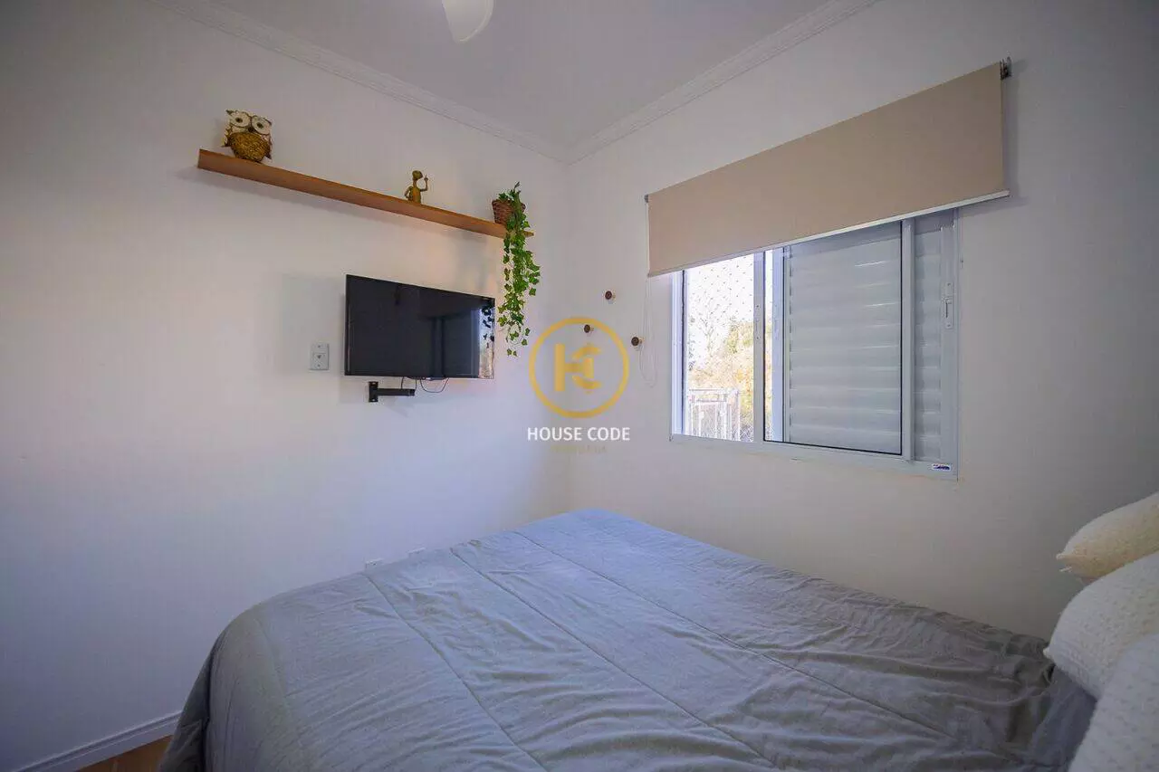 Apartamento na Chácara Pavoeiro, em Cotia, com 89 m², suíte, varanda gourmet com churrasqueira e condomínio completo.