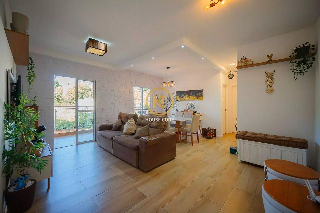 Apartamento na Chácara Pavoeiro, em Cotia, com 89 m², suíte, varanda gourmet com churrasqueira e condomínio completo.