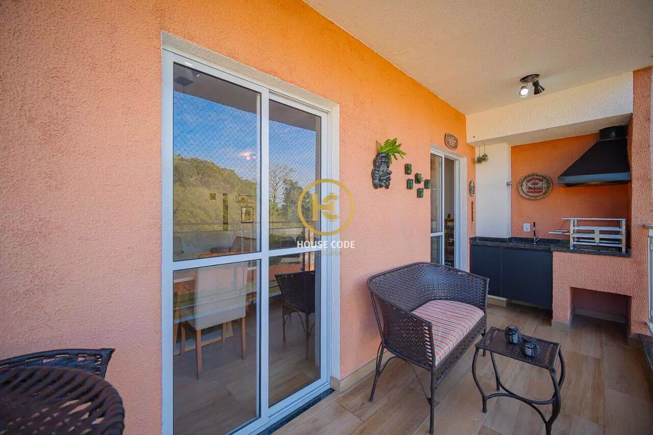 Apartamento na Chácara Pavoeiro, em Cotia, com 89 m², suíte, varanda gourmet com churrasqueira e condomínio completo.