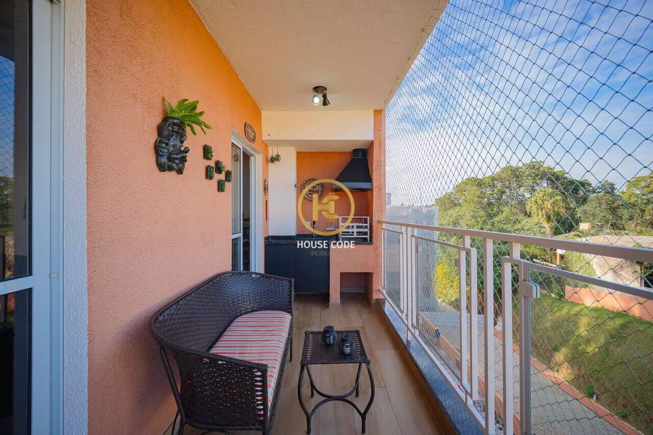 Apartamento na Chácara Pavoeiro, em Cotia, com 89 m², suíte, varanda gourmet com churrasqueira e condomínio completo.