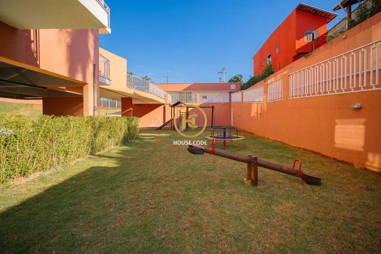 Apartamento na Chácara Pavoeiro, em Cotia, com 89 m², suíte, varanda gourmet com churrasqueira e condomínio completo.