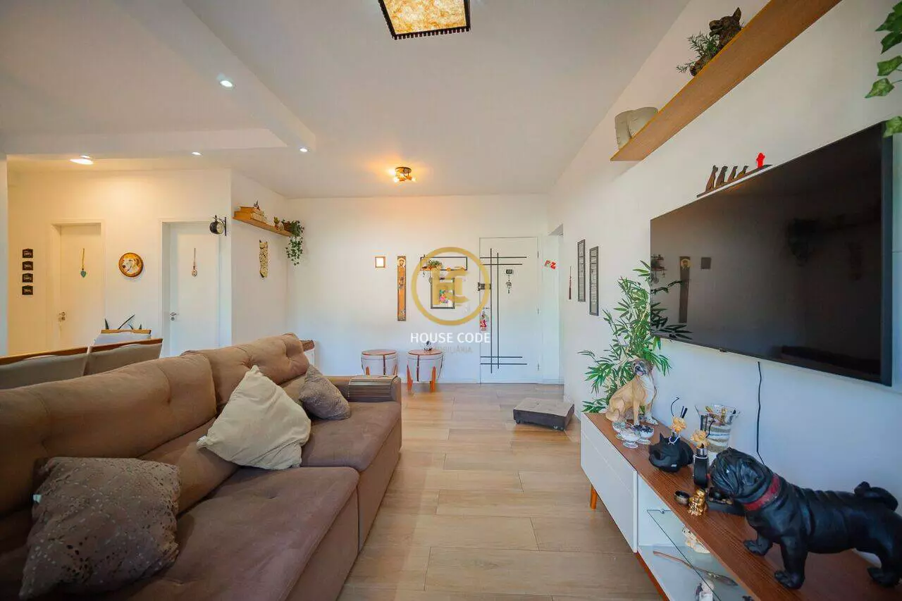 Apartamento na Chácara Pavoeiro, em Cotia, com 89 m², suíte, varanda gourmet com churrasqueira e condomínio completo.