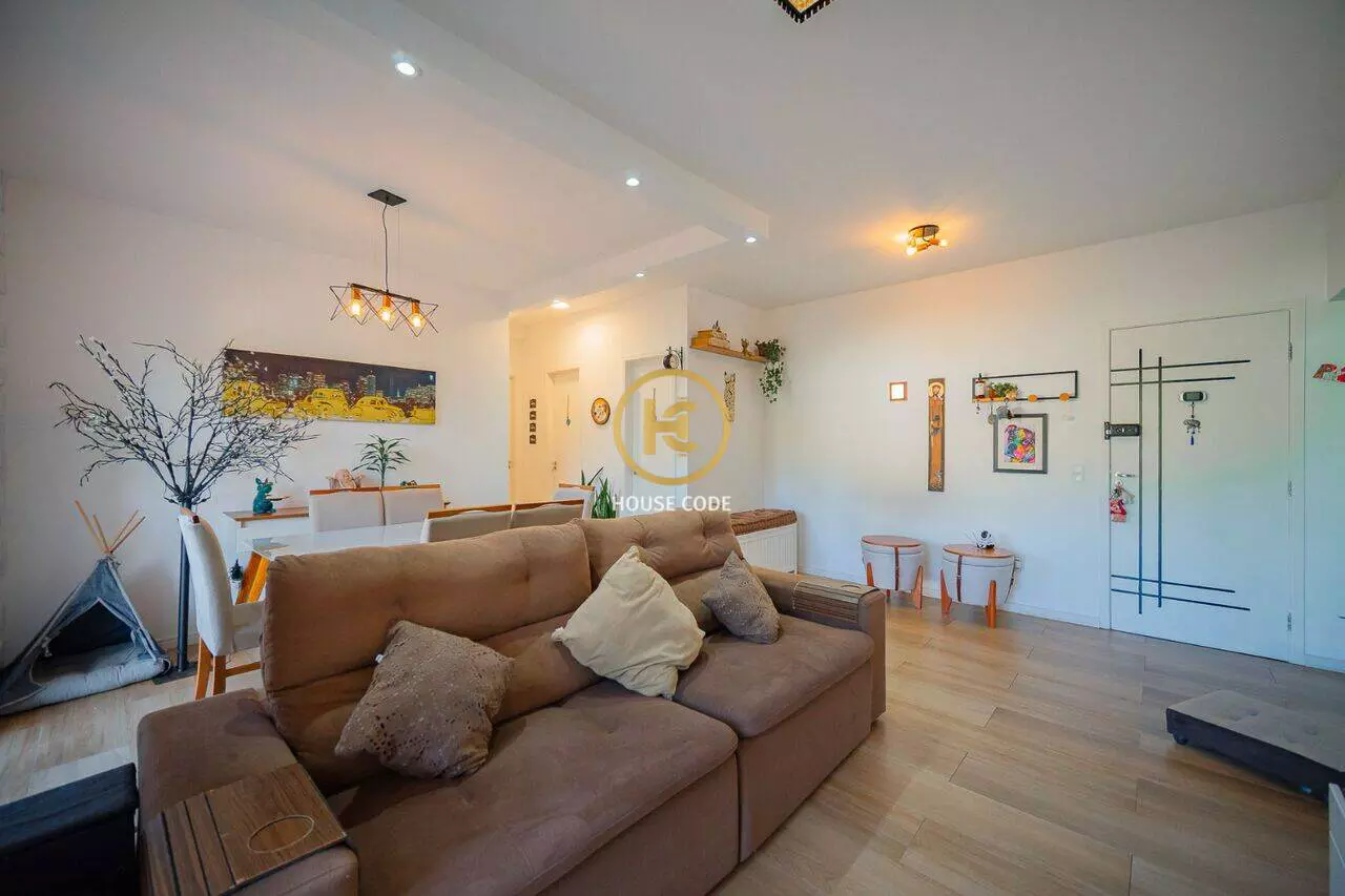 Apartamento na Chácara Pavoeiro, em Cotia, com 89 m², suíte, varanda gourmet com churrasqueira e condomínio completo.