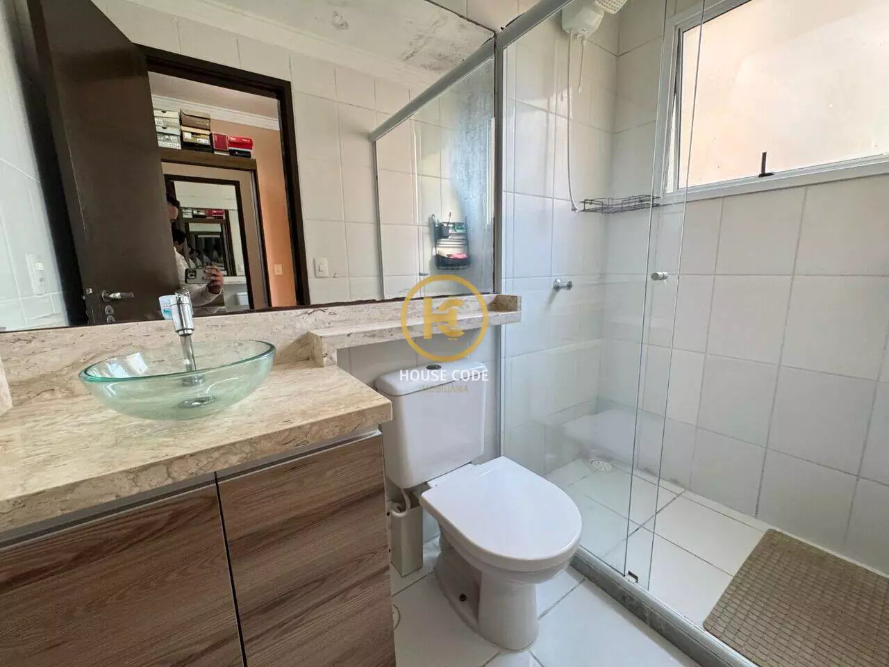 Apartamento no Condomínio Alphaview, em Barueri, com 72 m², suíte, sacada envidraçada e lazer completo.