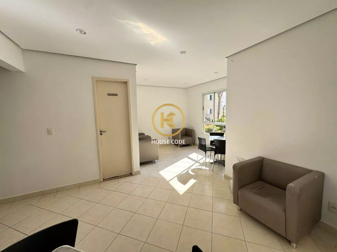 Apartamento no Condomínio Alphaview, em Barueri, com 72 m², suíte, sacada envidraçada e lazer completo.