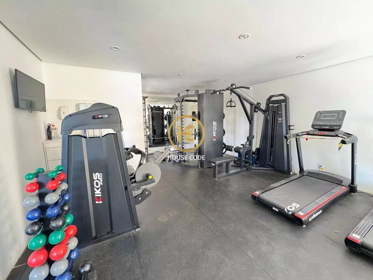 Apartamento no Condomínio Alphaview, em Barueri, com 72 m², suíte, sacada envidraçada e lazer completo.