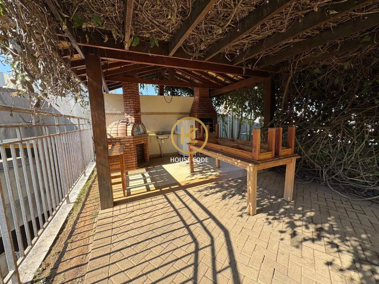 Apartamento no Condomínio Alphaview, em Barueri, com 72 m², suíte, sacada envidraçada e lazer completo.