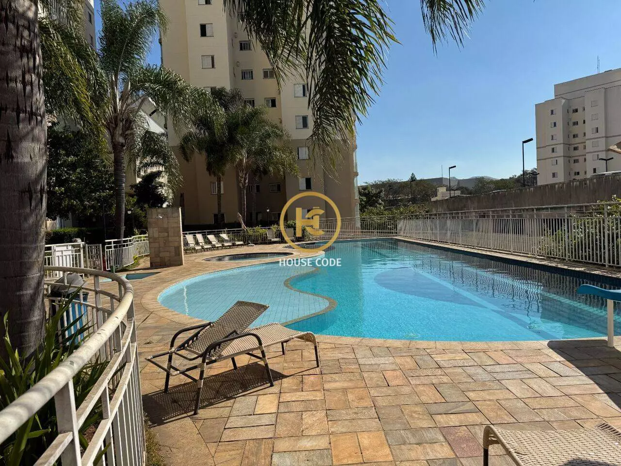 Apartamento no Condomínio Alphaview, em Barueri, com 72 m², suíte, sacada envidraçada e lazer completo.