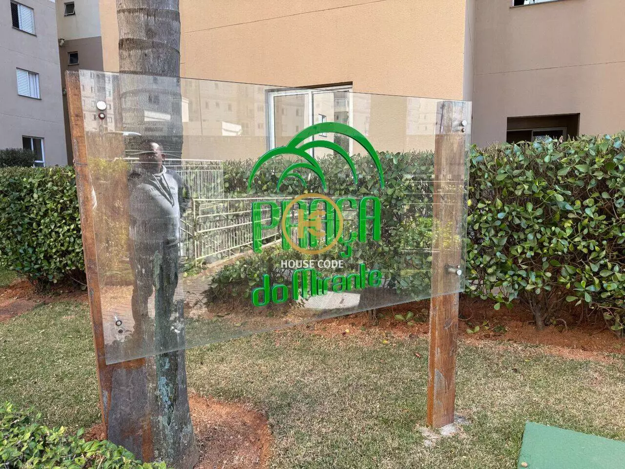 Apartamento no Condomínio Alphaview, em Barueri, com 72 m², suíte, sacada envidraçada e lazer completo.