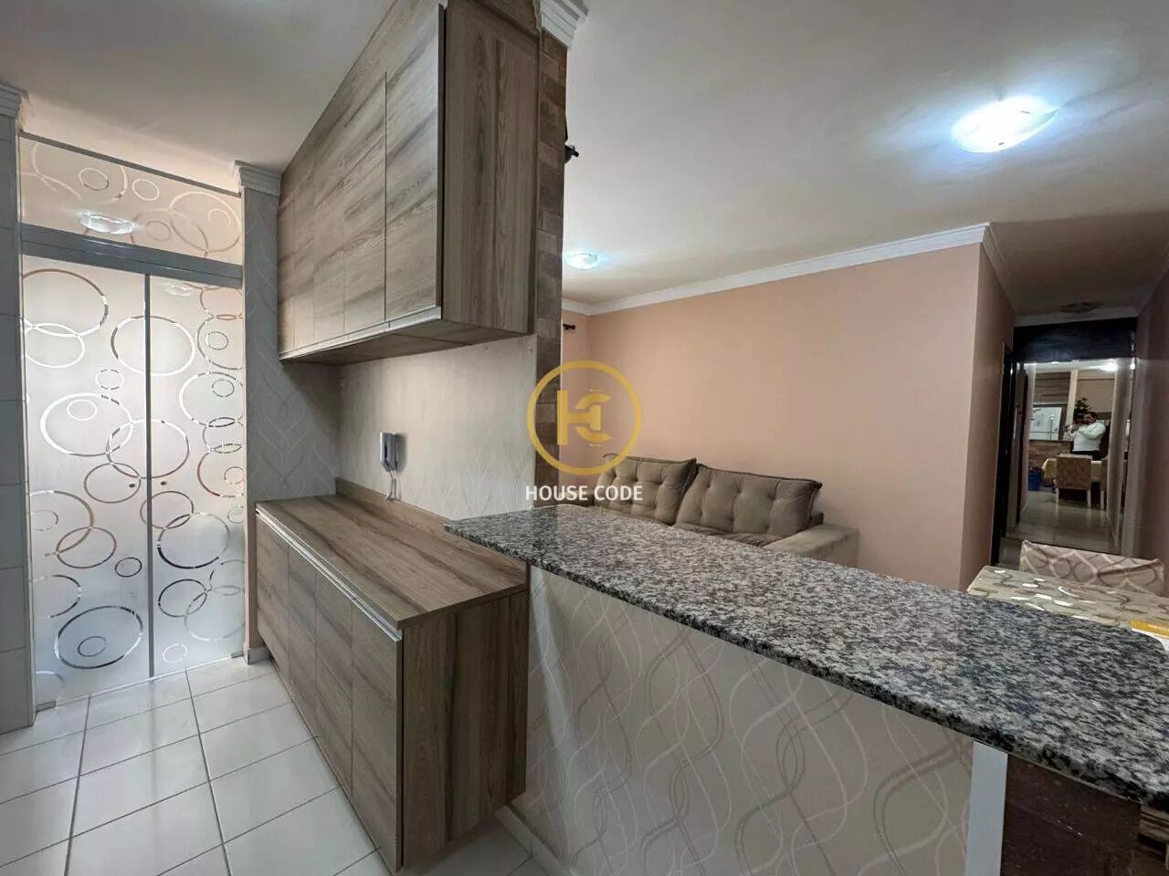 Apartamento no Condomínio Alphaview, em Barueri, com 72 m², suíte, sacada envidraçada e lazer completo.
