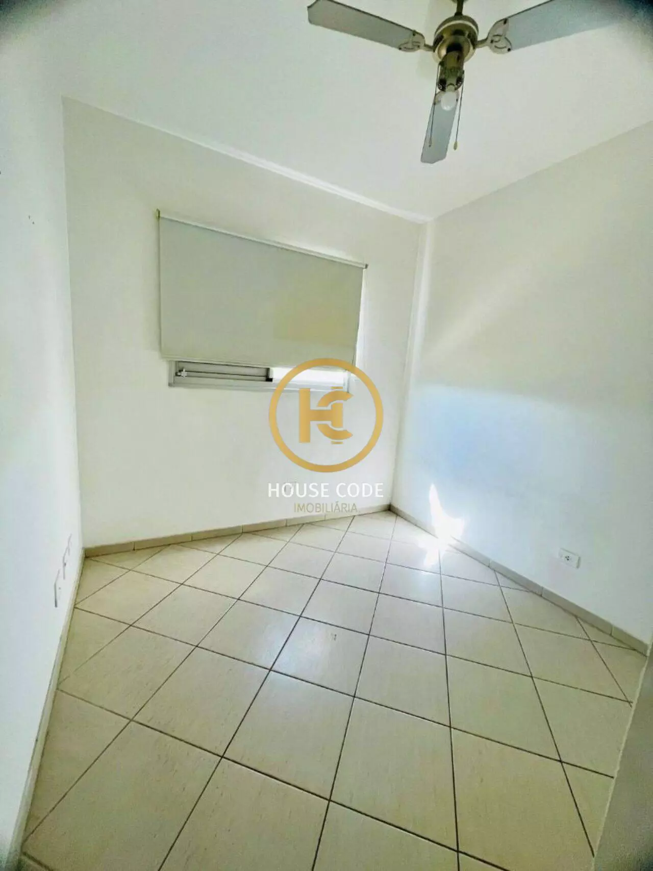 Apartamento no Edifício Fatto em Barueri com 58 m², dois dormitórios com armários, varanda, andar alto e condomínio com lazer completo.