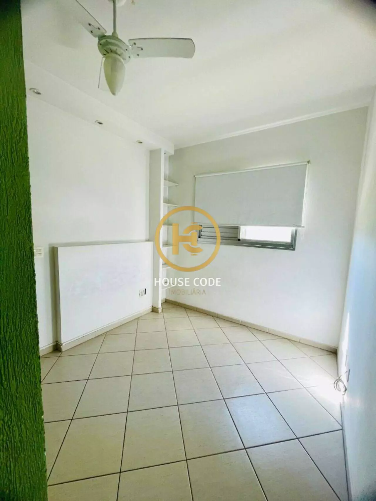 Apartamento no Edifício Fatto em Barueri com 58 m², dois dormitórios com armários, varanda, andar alto e condomínio com lazer completo.