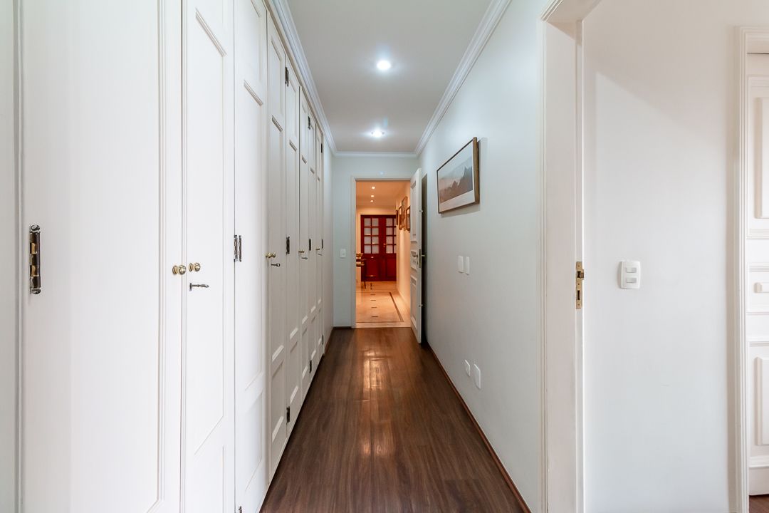 Cobertura duplex na Consolação com 580 m², piscina privativa, área gourmet coberta, quatro suítes e vista panorâmica de São Paulo.