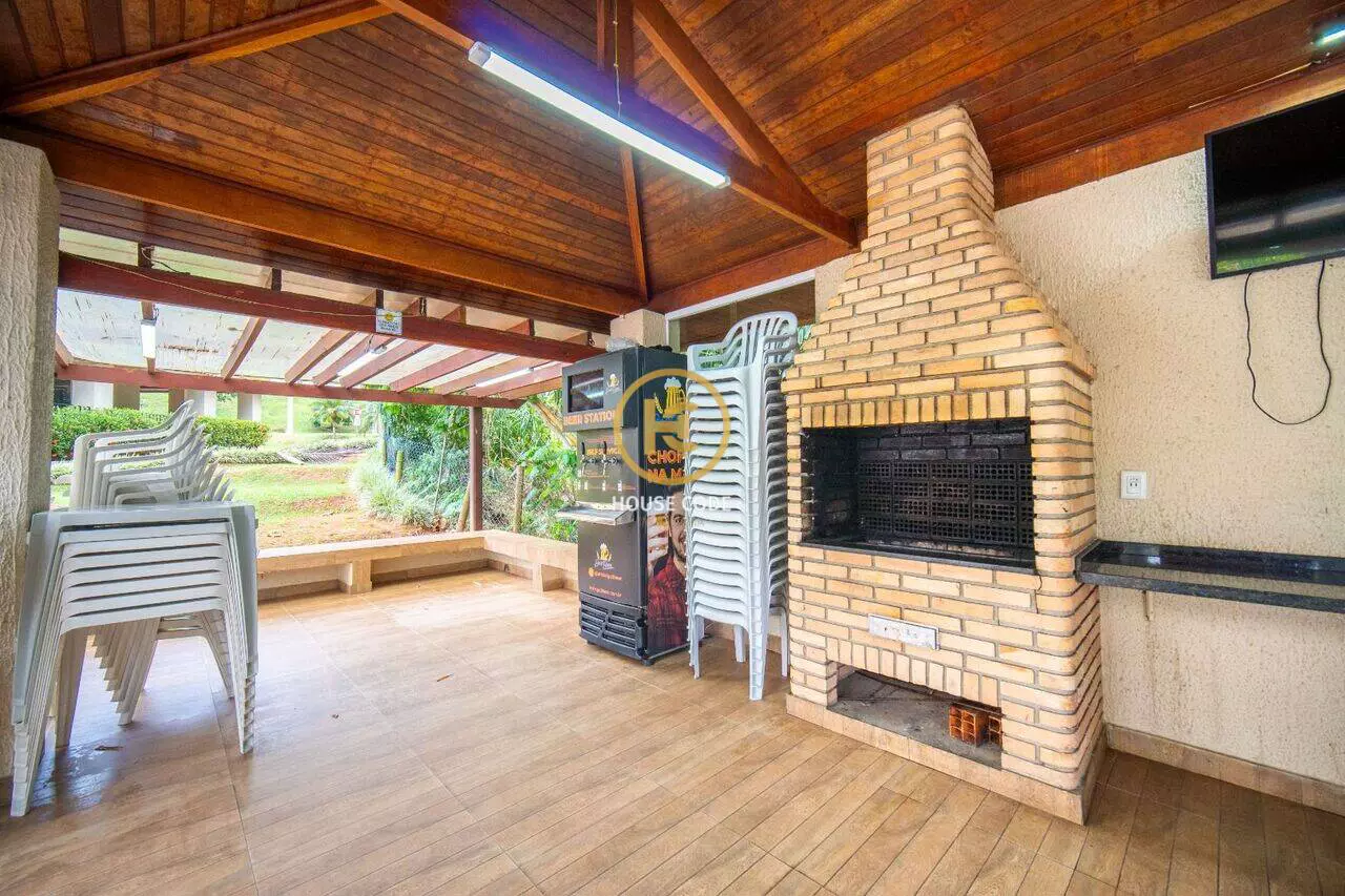 Terreno de 360 m² no Jardim Caiapia em Cotia, em condomínio fechado de alto padrão, com vista para área de preservação e pronto para construir.