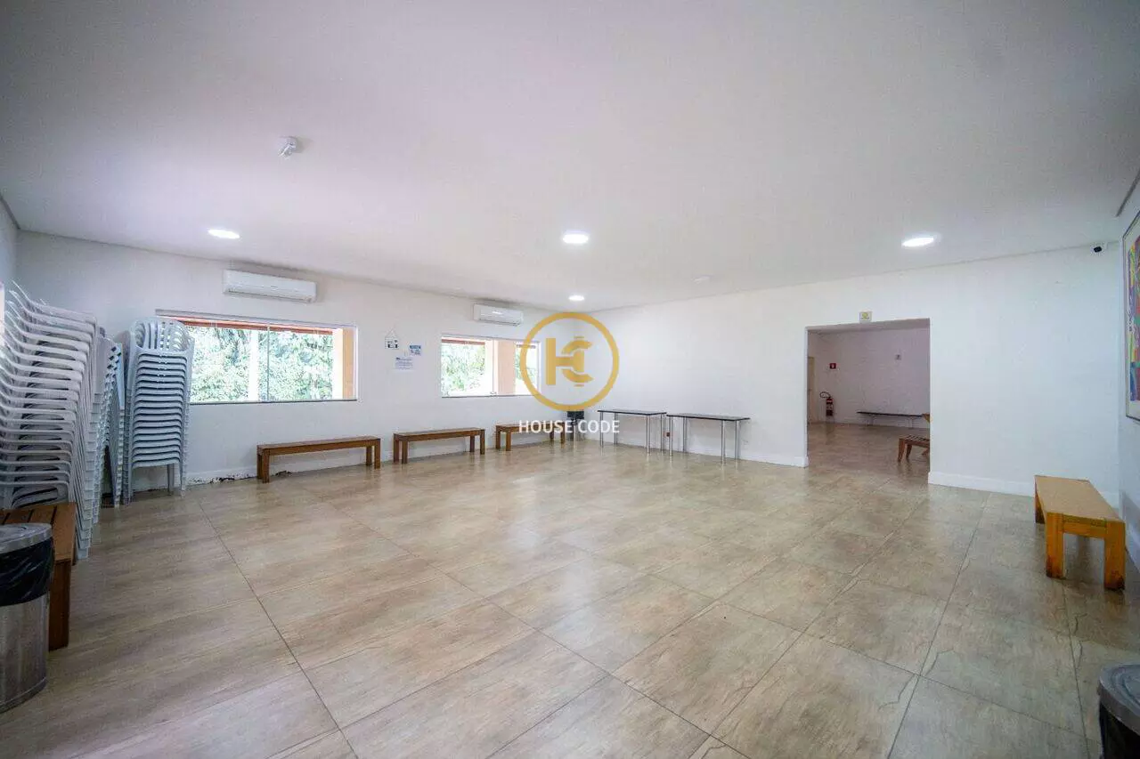 Terreno de 360 m² no Jardim Caiapia em Cotia, em condomínio fechado de alto padrão, com vista para área de preservação e pronto para construir.