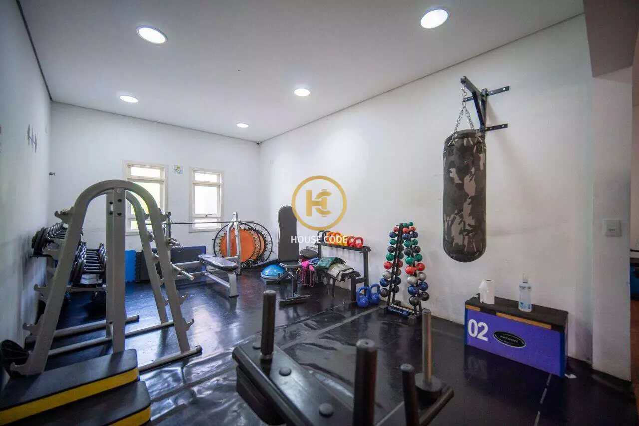 Terreno de 360 m² no Jardim Caiapia em Cotia, em condomínio fechado de alto padrão, com vista para área de preservação e pronto para construir.