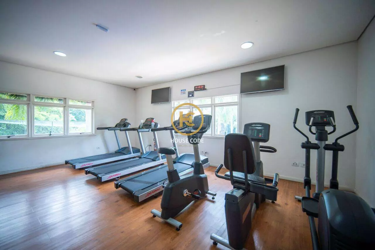 Terreno de 360 m² no Jardim Caiapia em Cotia, em condomínio fechado de alto padrão, com vista para área de preservação e pronto para construir.