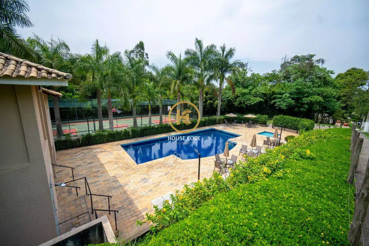 Terreno de 360 m² no Jardim Caiapia em Cotia, em condomínio fechado de alto padrão, com vista para área de preservação e pronto para construir.