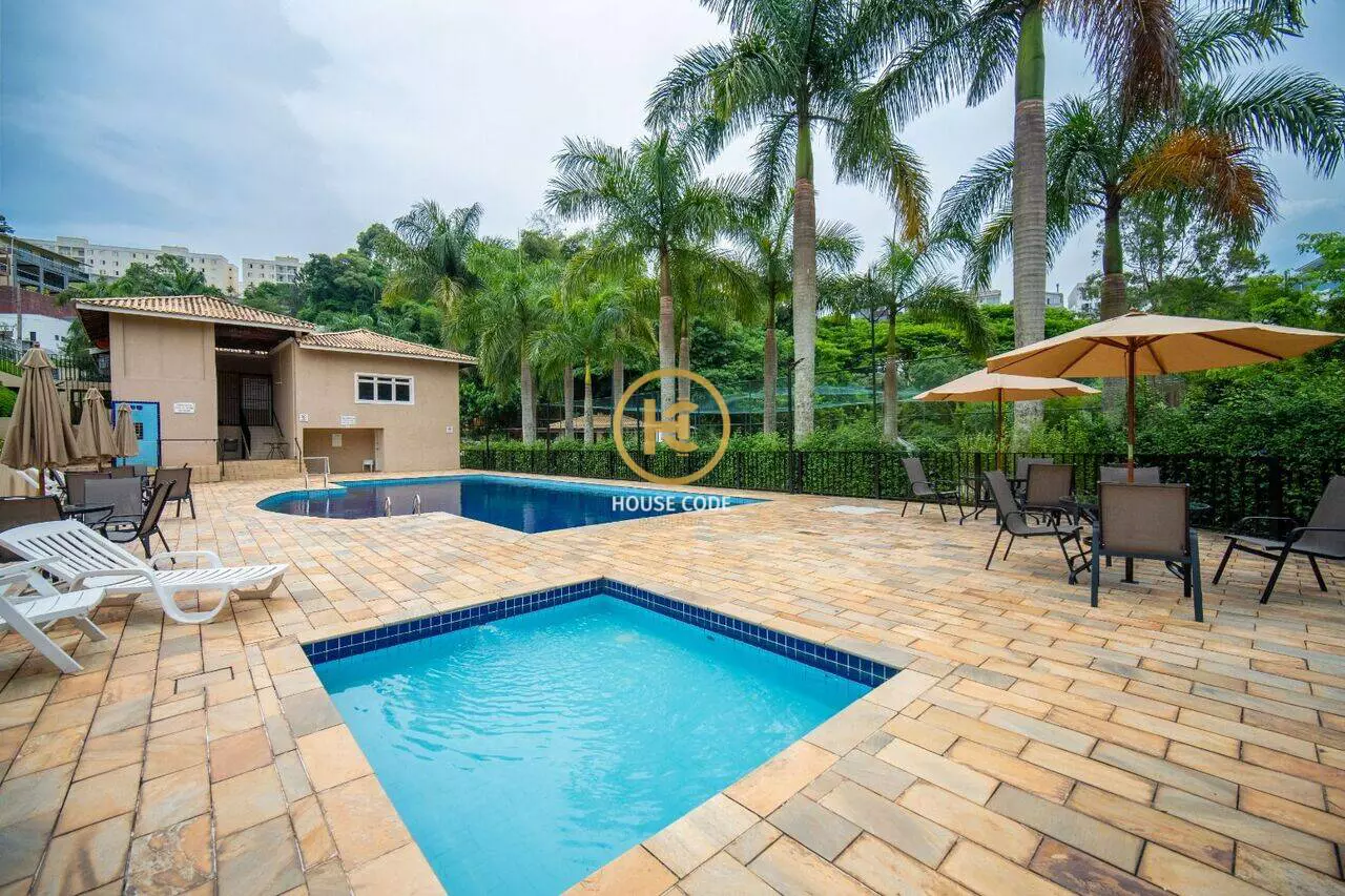 Terreno de 360 m² no Jardim Caiapia em Cotia, em condomínio fechado de alto padrão, com vista para área de preservação e pronto para construir.