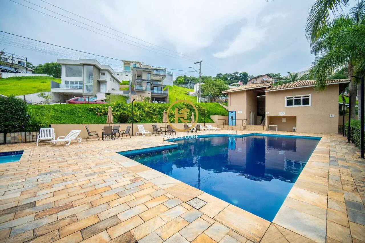 Terreno de 360 m² no Jardim Caiapia em Cotia, em condomínio fechado de alto padrão, com vista para área de preservação e pronto para construir.