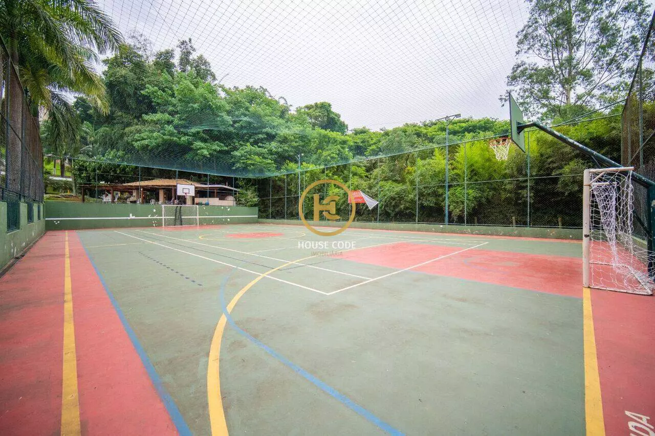 Terreno de 360 m² no Jardim Caiapia em Cotia, em condomínio fechado de alto padrão, com vista para área de preservação e pronto para construir.