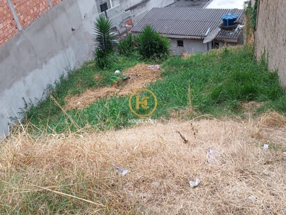 Terreno urbano no Jardim Rosas em Francisco Morato com 250 m², plano, documentação regular e ideal para construção residencial.