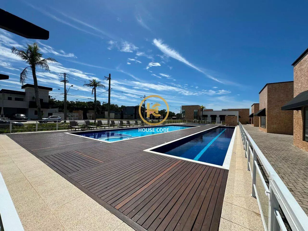 Terreno plano em condomínio fechado no Jd São Francisco em Peruíbe com 360 m², lazer completo e segurança 24 horas.