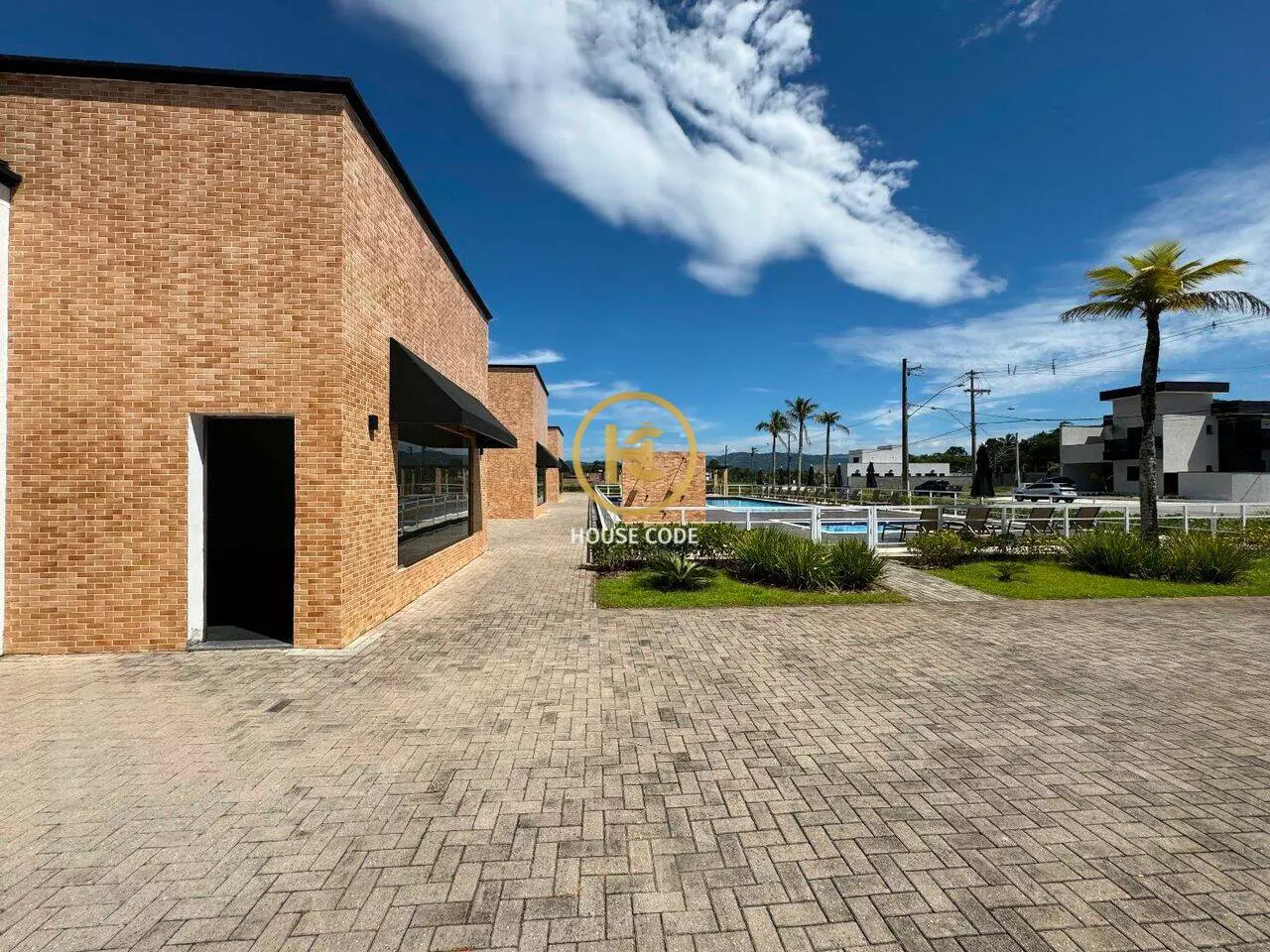 Terreno plano em condomínio fechado no Jd São Francisco em Peruíbe com 360 m², lazer completo e segurança 24 horas.